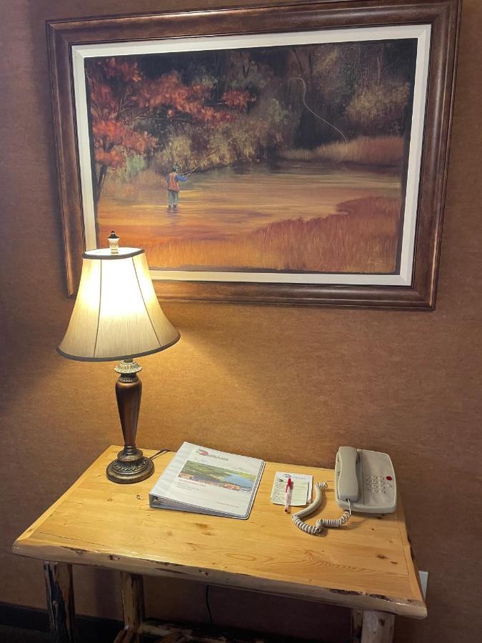 Elkwater Lake Lodge And Resort מראה חיצוני תמונה