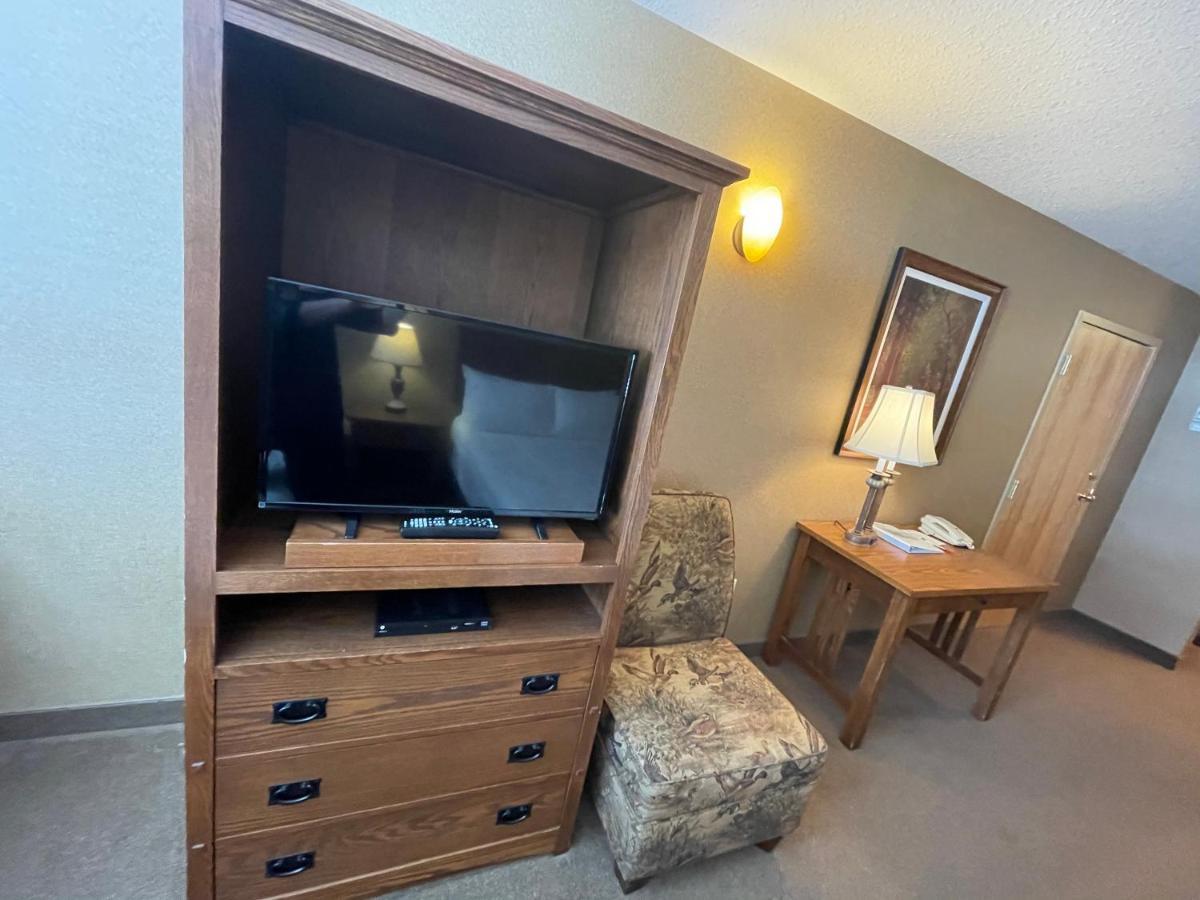 Elkwater Lake Lodge And Resort מראה חיצוני תמונה