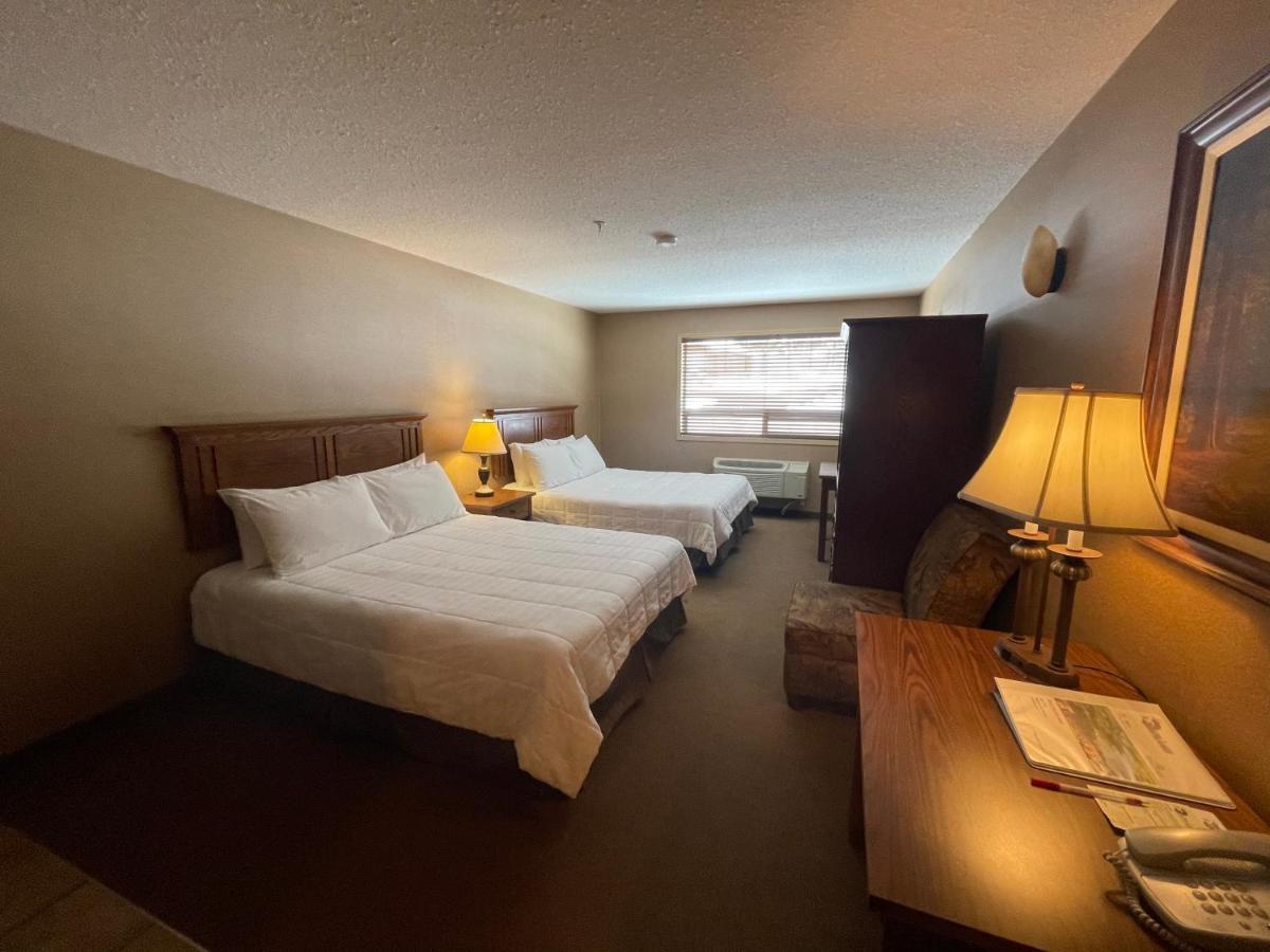 Elkwater Lake Lodge And Resort מראה חיצוני תמונה